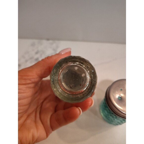 Vintage Glass Salt and Pepper Green and Clear Daisy Sunburst - Picture 7 of 8
